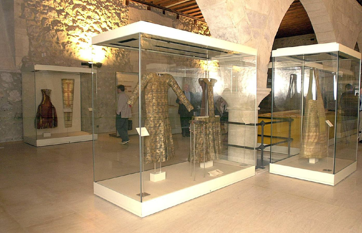 Casa Rural 4**** Hacienda Montorio en Burgos. Tel. 629418896 - museo de telas medievales en burgos